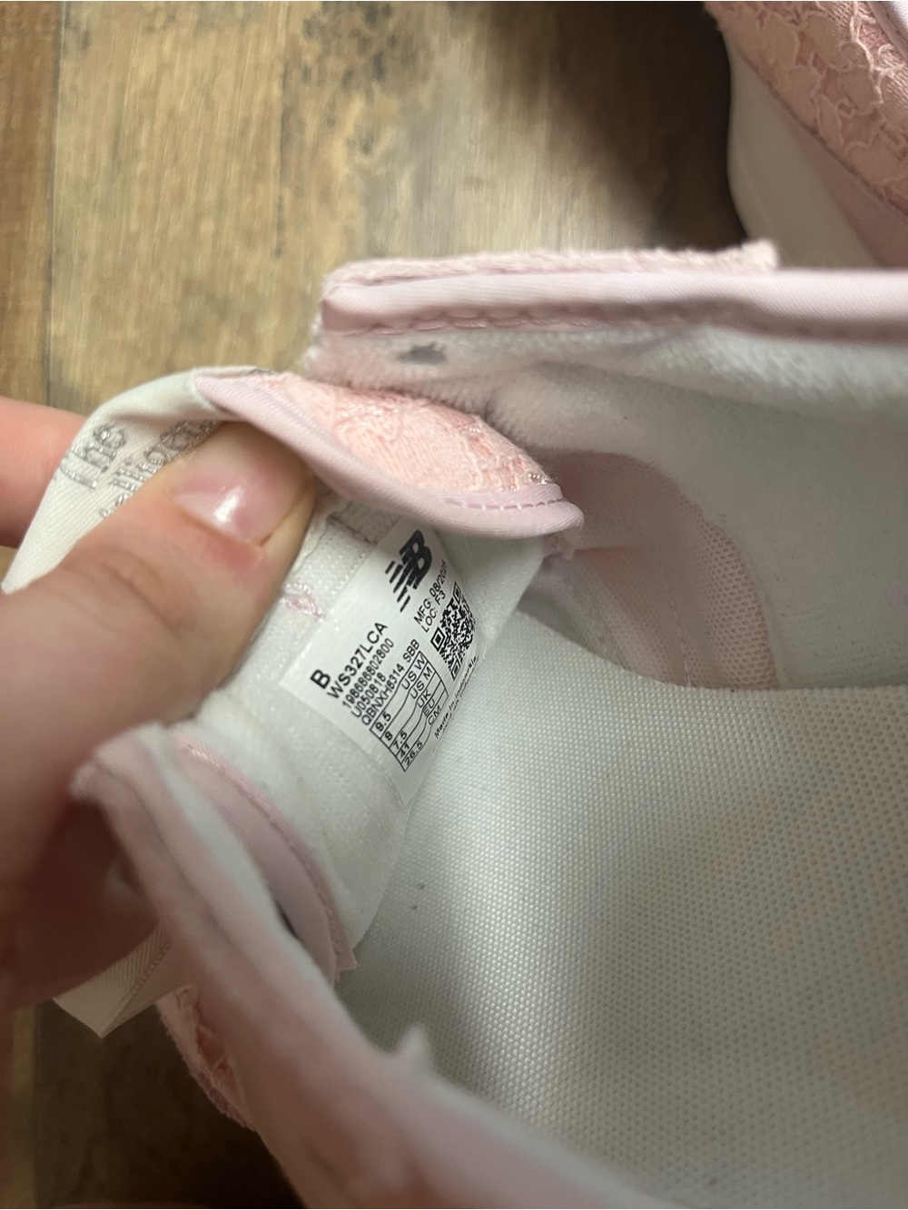 Pink lace new balance - Picture 6 of 7